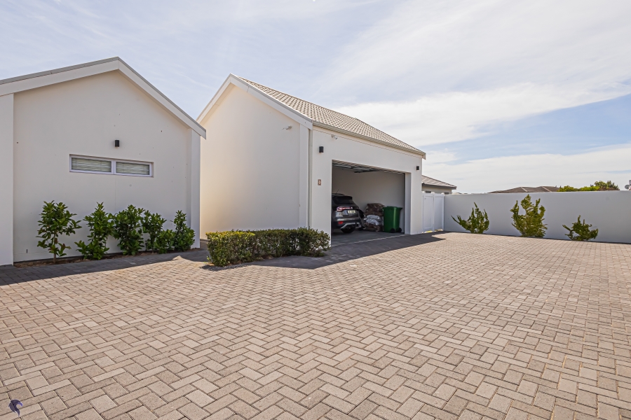 6 Bedroom Property for Sale in Country Club Western Cape